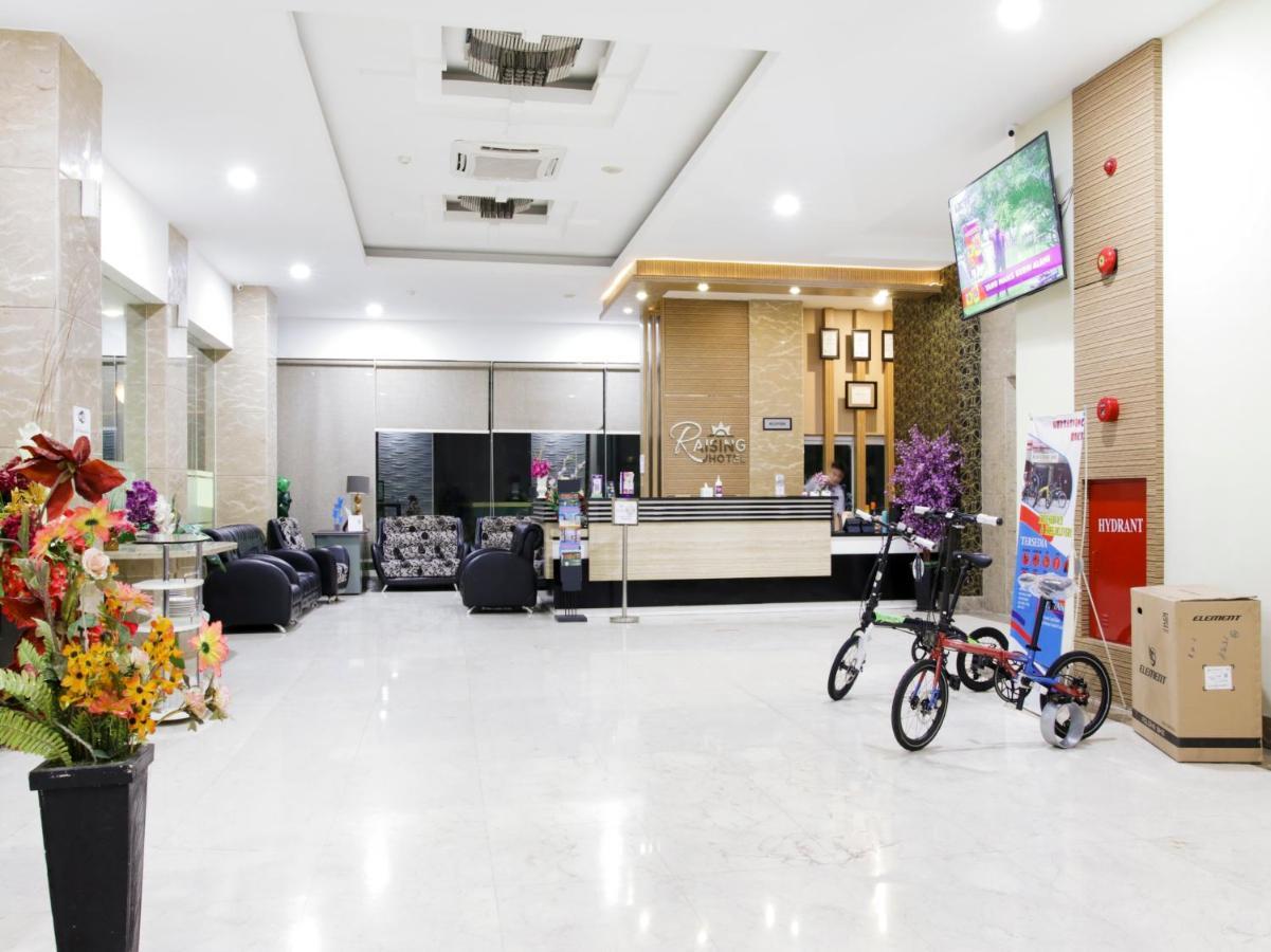 Vaccinated Staff - Capital O 454 Raising Hotel ماكاسار المظهر الخارجي الصورة