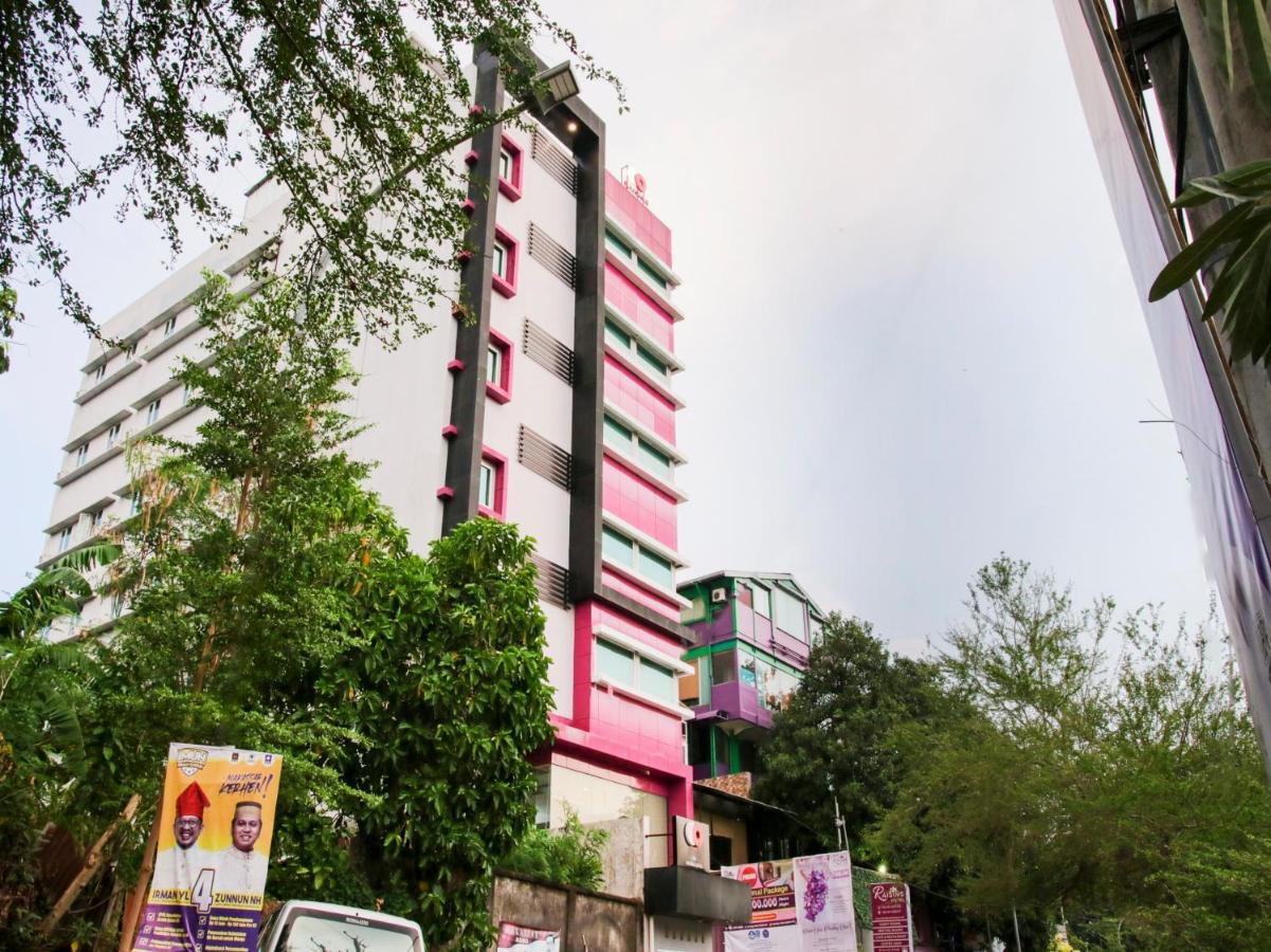 Vaccinated Staff - Capital O 454 Raising Hotel ماكاسار المظهر الخارجي الصورة