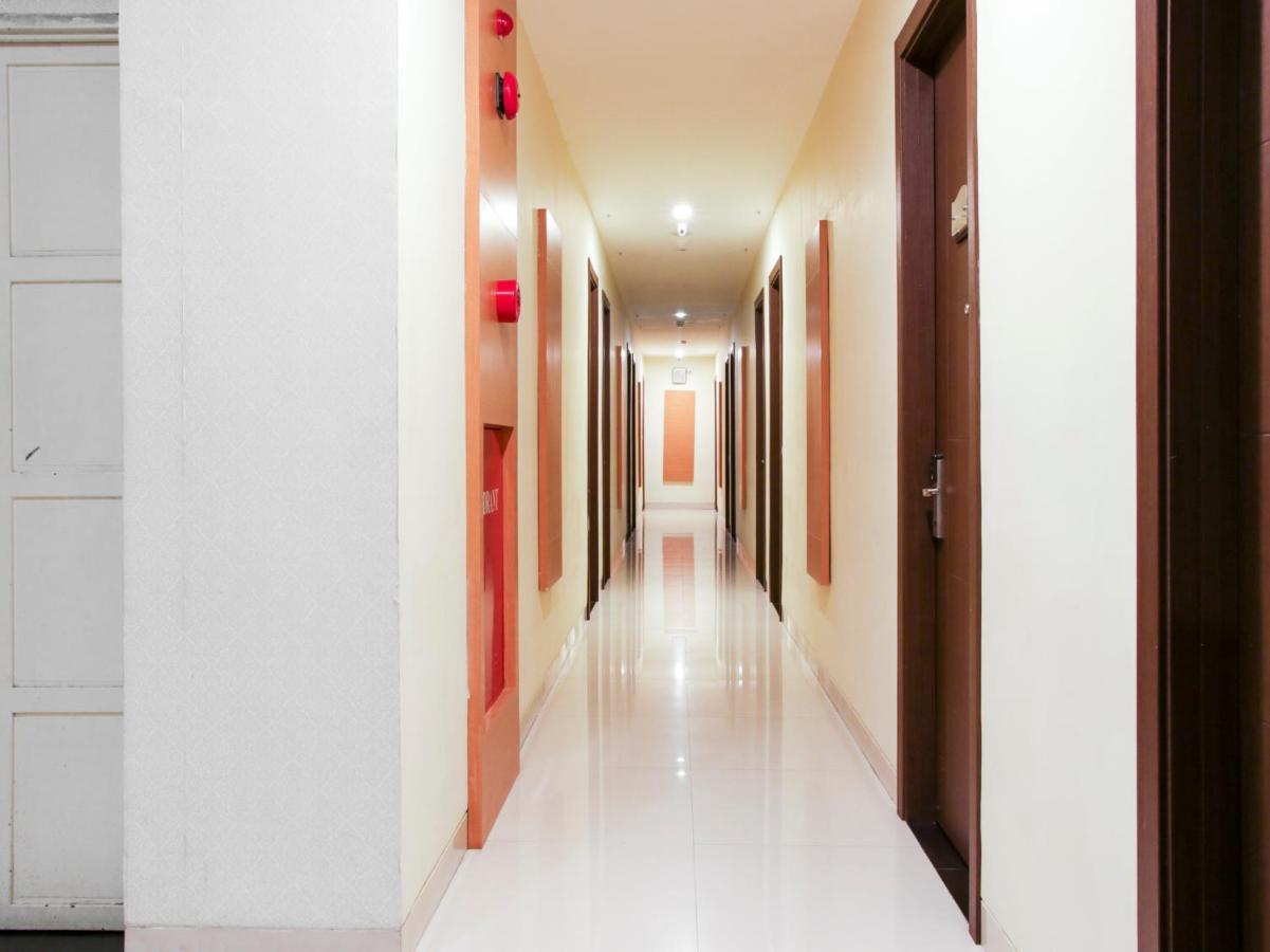 Vaccinated Staff - Capital O 454 Raising Hotel ماكاسار المظهر الخارجي الصورة