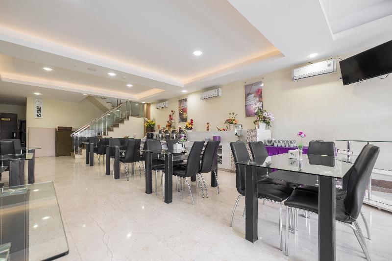 Vaccinated Staff - Capital O 454 Raising Hotel ماكاسار المظهر الخارجي الصورة